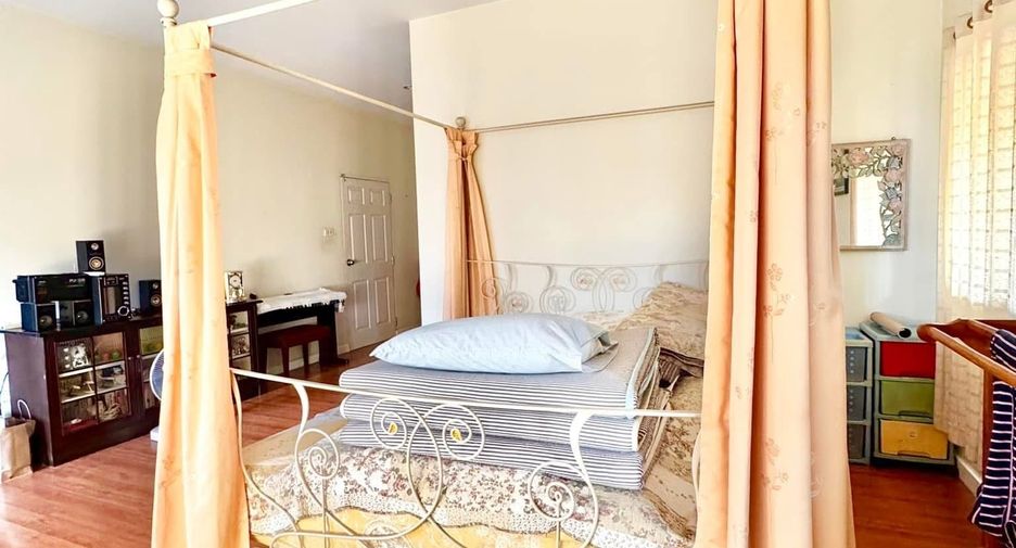 For sale 4 bedrooms house in Mueang Chiang Mai, Chiang Mai