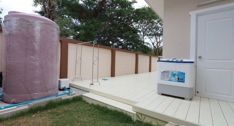 For rent 4 bedrooms house in Saraphi, Chiang Mai
