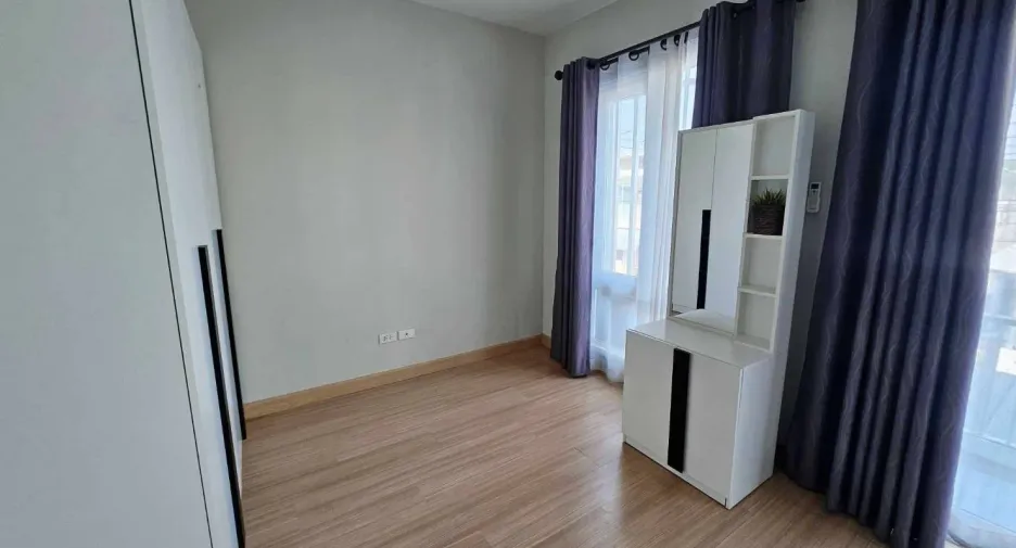 Casa adosada en alquiler de 3 habitaciones en Mueang Chiang Mai, Chiang Mai