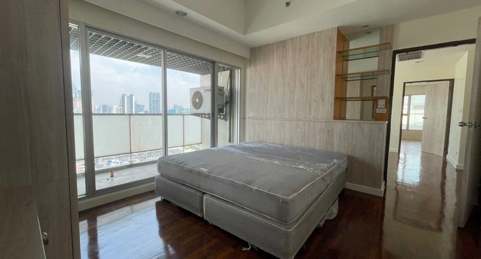 For sale 2 bedrooms condo in Yan Nawa, Bangkok