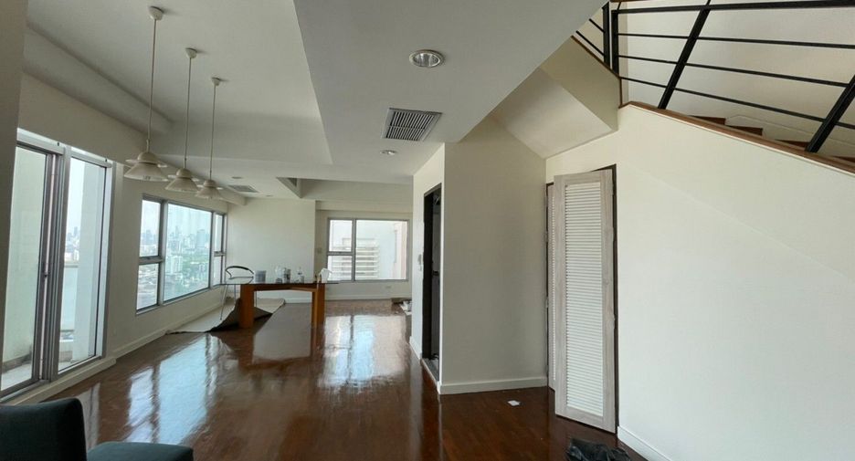 For sale 2 bedrooms condo in Yan Nawa, Bangkok