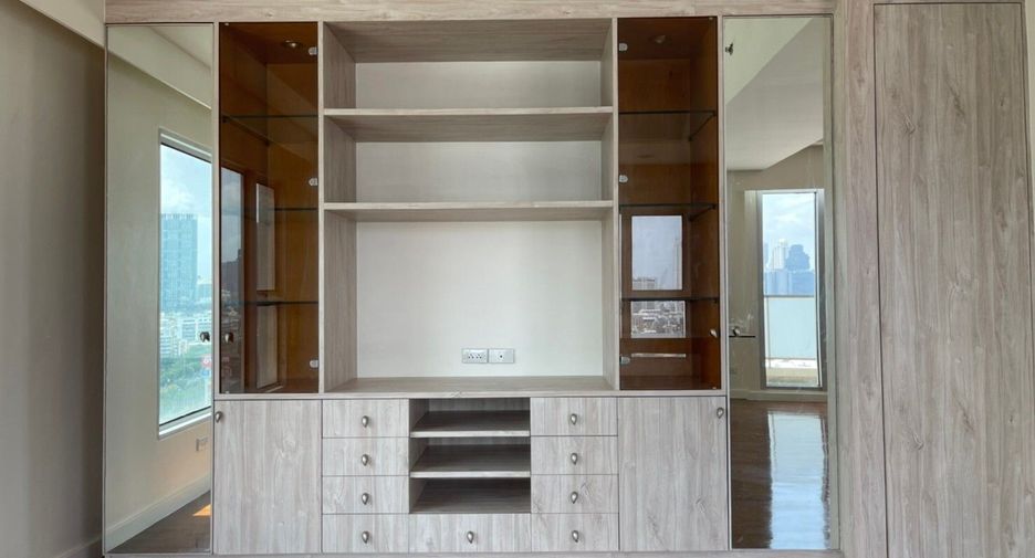For sale 2 bedrooms condo in Yan Nawa, Bangkok