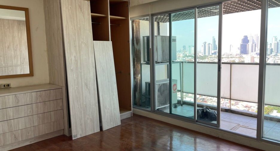 For sale 2 bedrooms condo in Yan Nawa, Bangkok