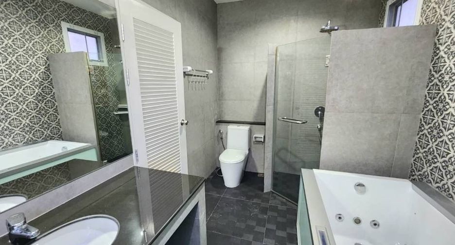 Haus zum Kauf mit 4 Zimmer in San Kamphaeng, Chiang Mai