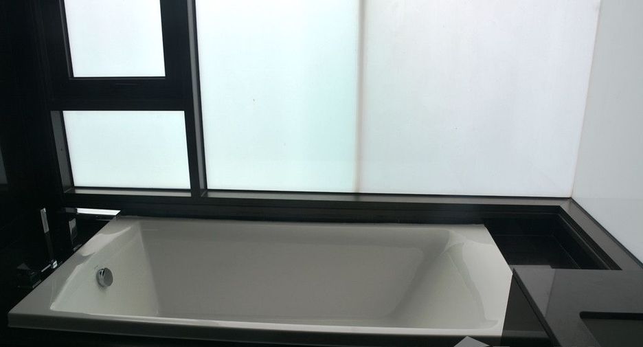 For sale 2 bedrooms condo in Khlong Toei, Bangkok