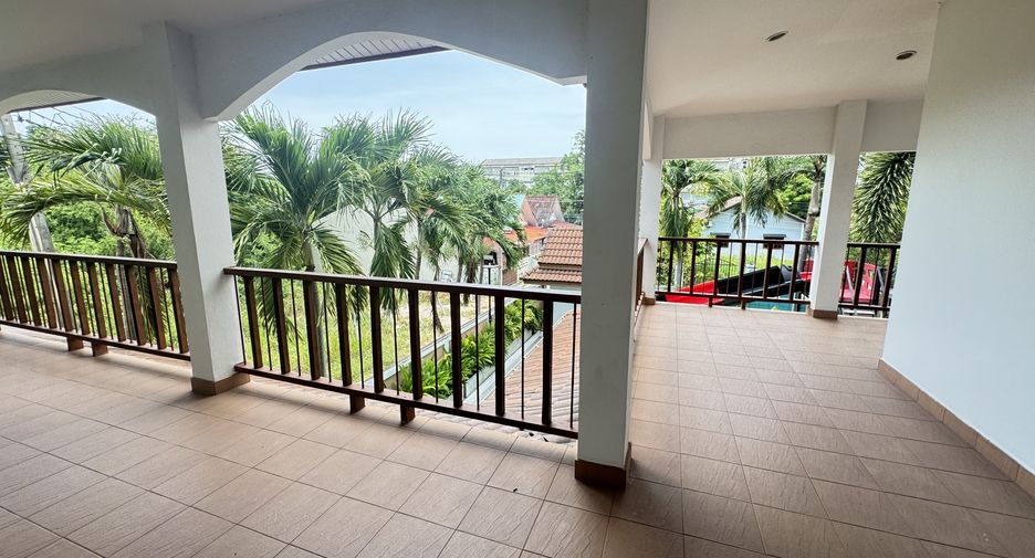 Villa en venta y en alquiler de 4 habitaciones en Bang Lamung, Chonburi