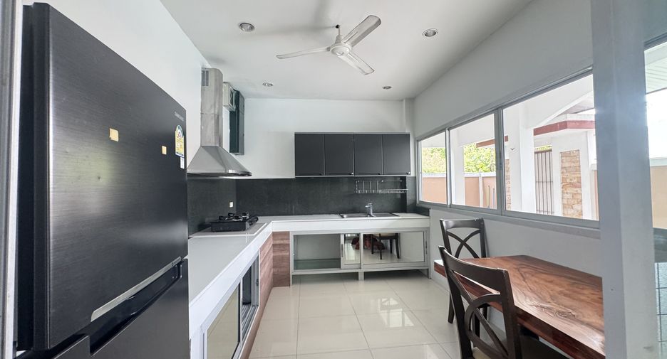 Villa en venta y en alquiler de 4 habitaciones en Bang Lamung, Chonburi