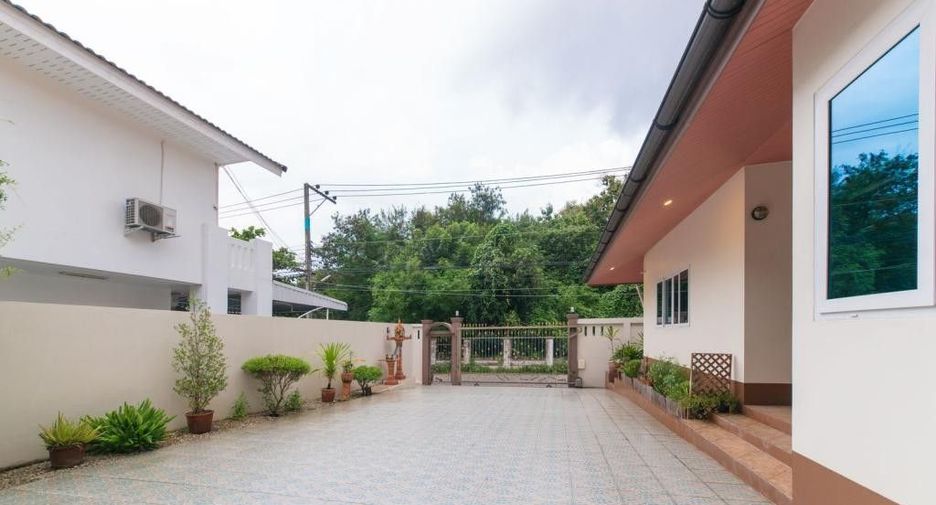For sale 5 bedrooms villa in Mueang Chiang Mai, Chiang Mai