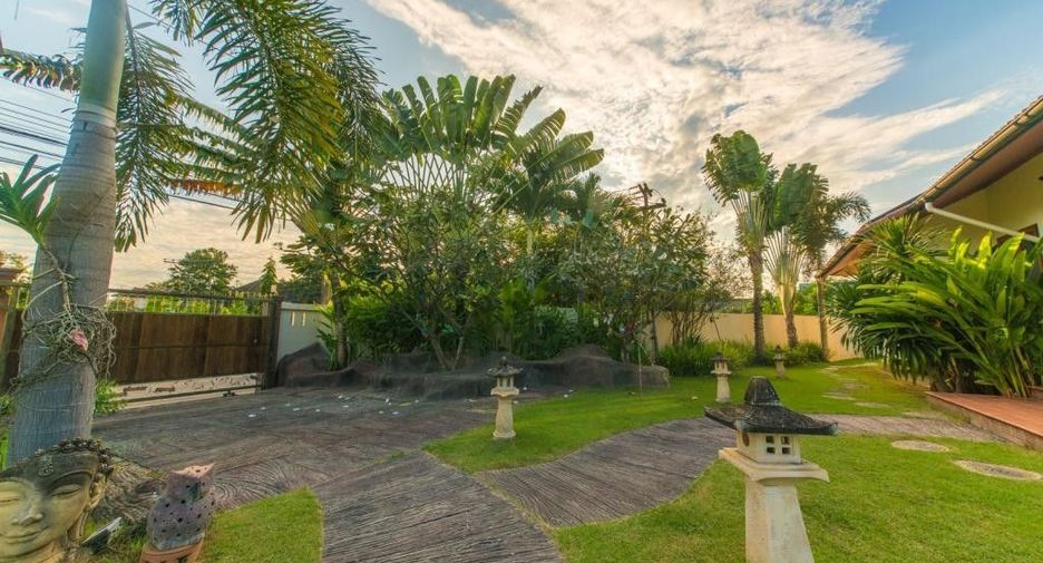 For sale 5 bedrooms villa in Mueang Chiang Mai, Chiang Mai