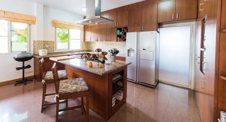 For sale 5 bedrooms villa in Mueang Chiang Mai, Chiang Mai
