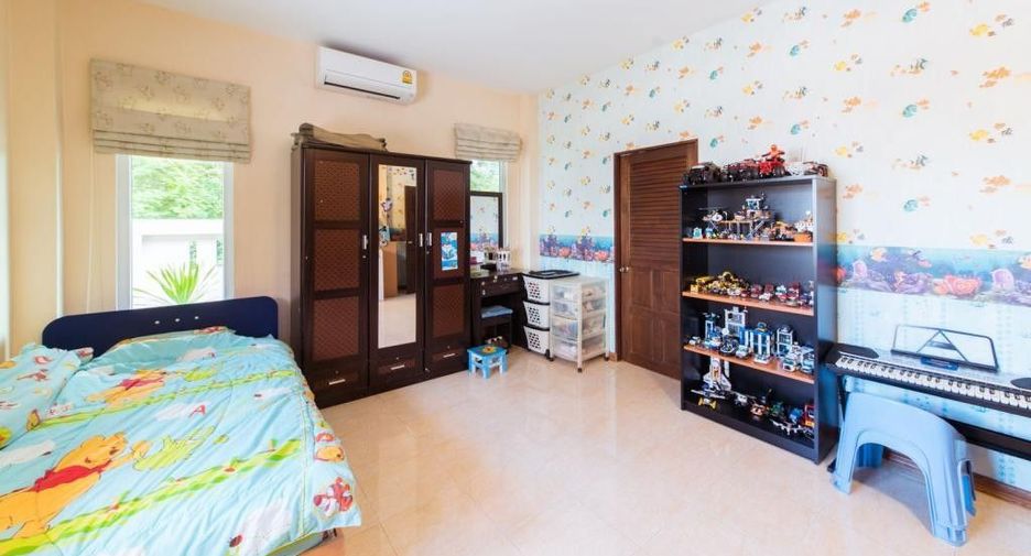 For sale 5 bedrooms villa in Mueang Chiang Mai, Chiang Mai