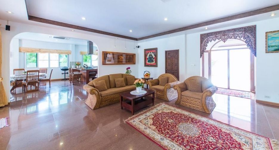 For sale 5 bedrooms villa in Mueang Chiang Mai, Chiang Mai