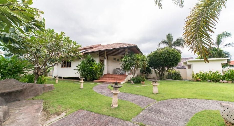 For sale 5 bedrooms villa in Mueang Chiang Mai, Chiang Mai