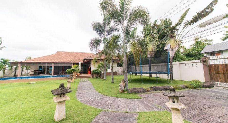 For sale 5 bedrooms villa in Mueang Chiang Mai, Chiang Mai