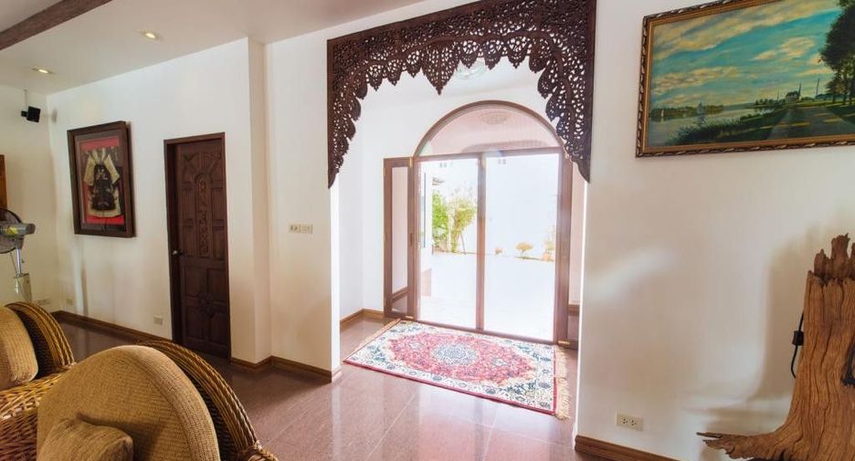 For sale 5 bedrooms villa in Mueang Chiang Mai, Chiang Mai