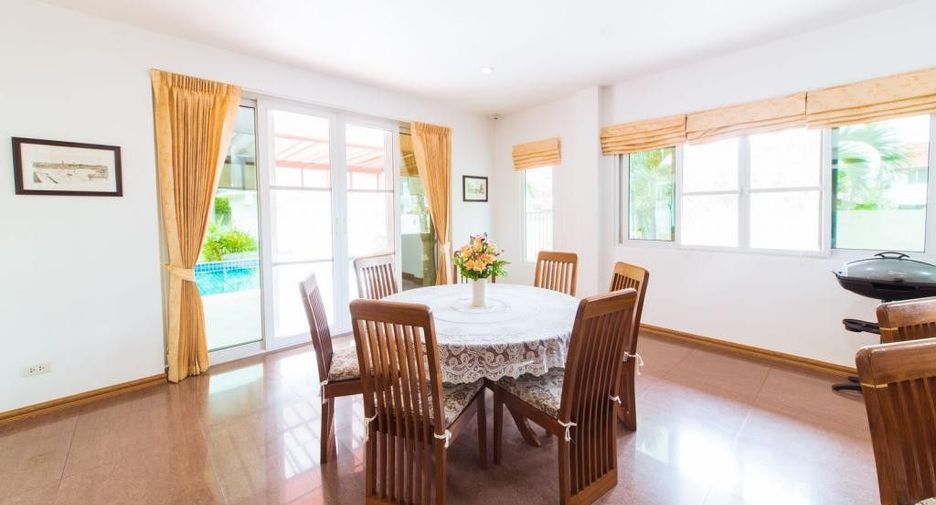 For sale 5 bedrooms villa in Mueang Chiang Mai, Chiang Mai
