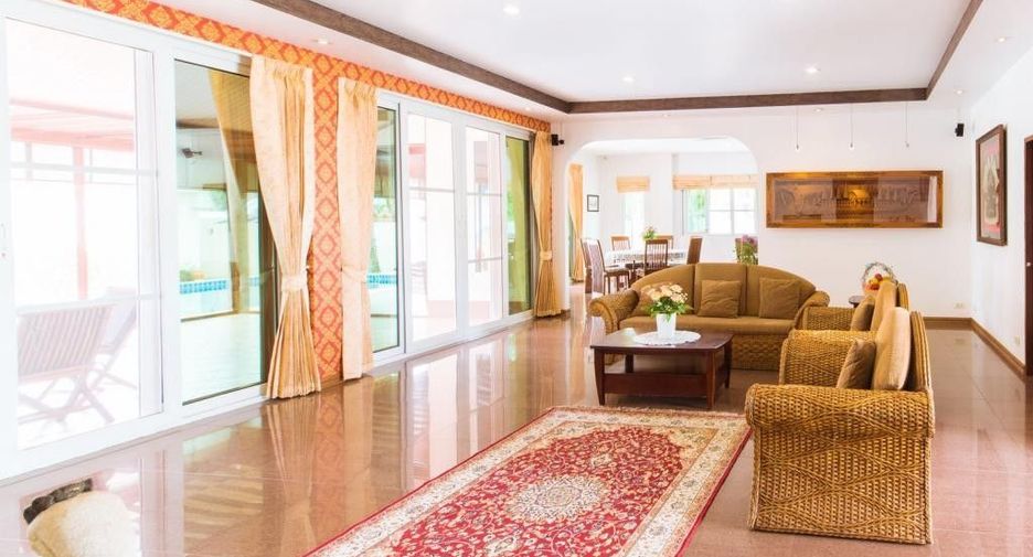For sale 5 bedrooms villa in Mueang Chiang Mai, Chiang Mai