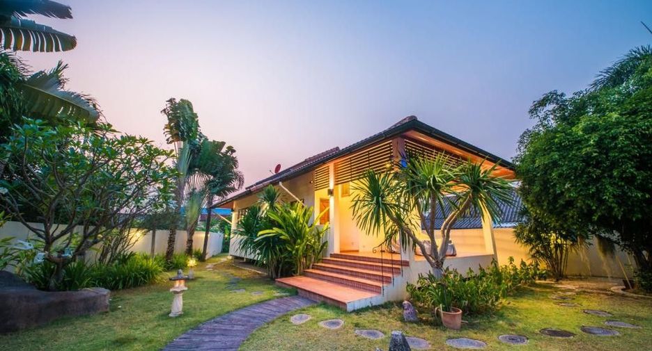 For sale 5 bedrooms villa in Mueang Chiang Mai, Chiang Mai
