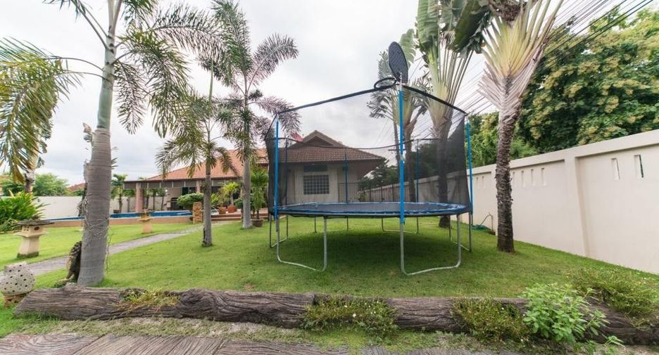 For sale 5 bedrooms villa in Mueang Chiang Mai, Chiang Mai
