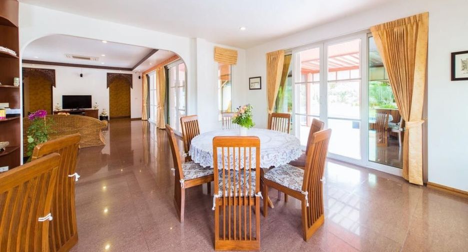 For sale 5 bedrooms villa in Mueang Chiang Mai, Chiang Mai