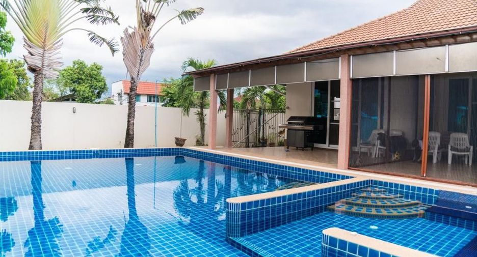 For sale 5 bedrooms villa in Mueang Chiang Mai, Chiang Mai