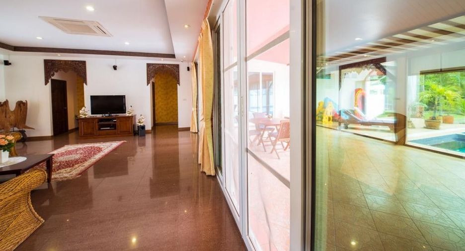 For sale 5 bedrooms villa in Mueang Chiang Mai, Chiang Mai