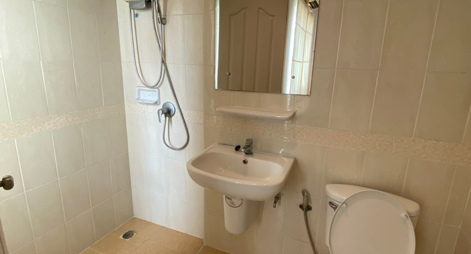For sale and for rent 3 bedrooms townhouse in Lat Phrao, Bangkok