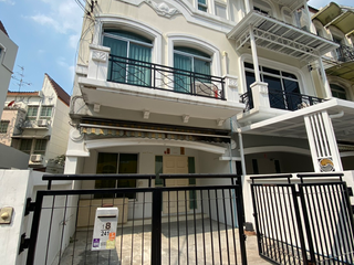 For sale and for rent 3 bedrooms townhouse in Lat Phrao, Bangkok