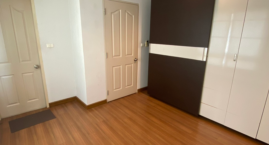 For sale and for rent 3 bedrooms townhouse in Lat Phrao, Bangkok
