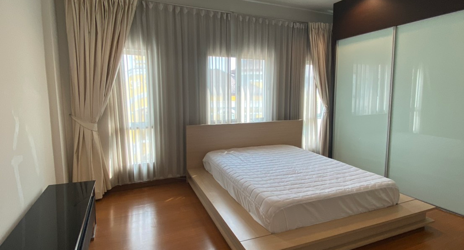 For sale and for rent 3 bedrooms townhouse in Lat Phrao, Bangkok