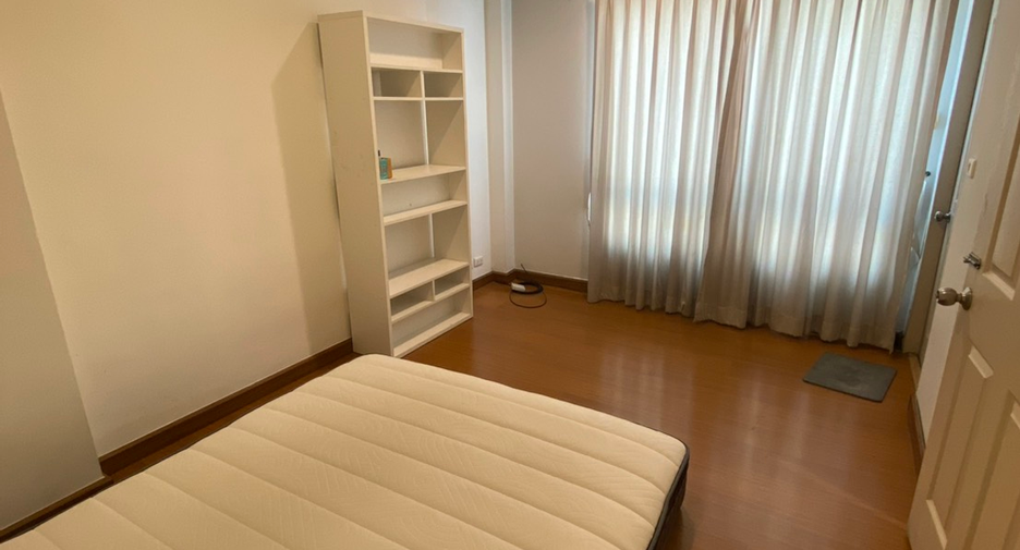 For sale and for rent 3 bedrooms townhouse in Lat Phrao, Bangkok