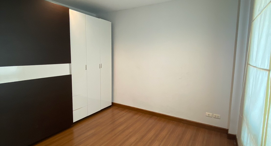 For sale and for rent 3 bedrooms townhouse in Lat Phrao, Bangkok
