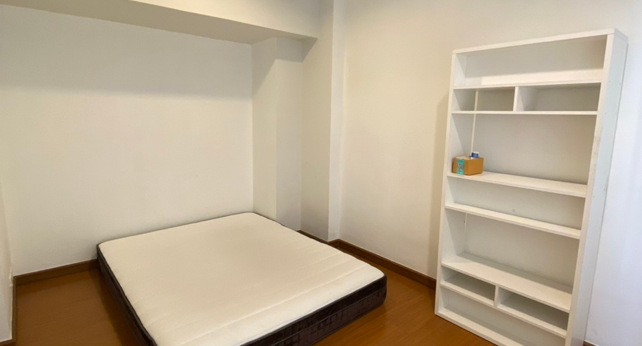 For sale and for rent 3 bedrooms townhouse in Lat Phrao, Bangkok