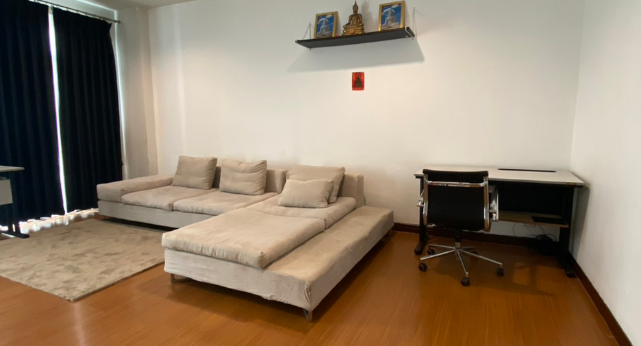 For sale and for rent 3 bedrooms townhouse in Lat Phrao, Bangkok
