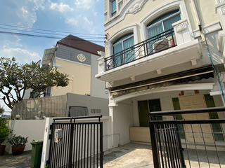 For sale and for rent 3 bedrooms townhouse in Lat Phrao, Bangkok