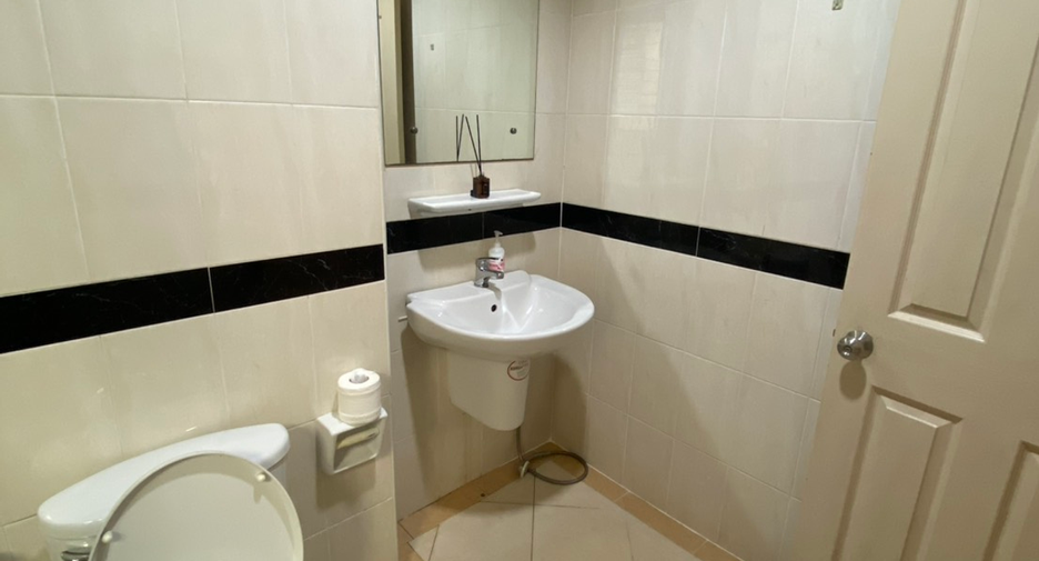 For sale and for rent 3 bedrooms townhouse in Lat Phrao, Bangkok