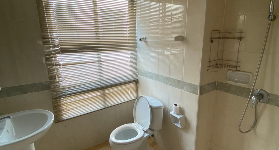 For sale and for rent 3 bedrooms townhouse in Lat Phrao, Bangkok