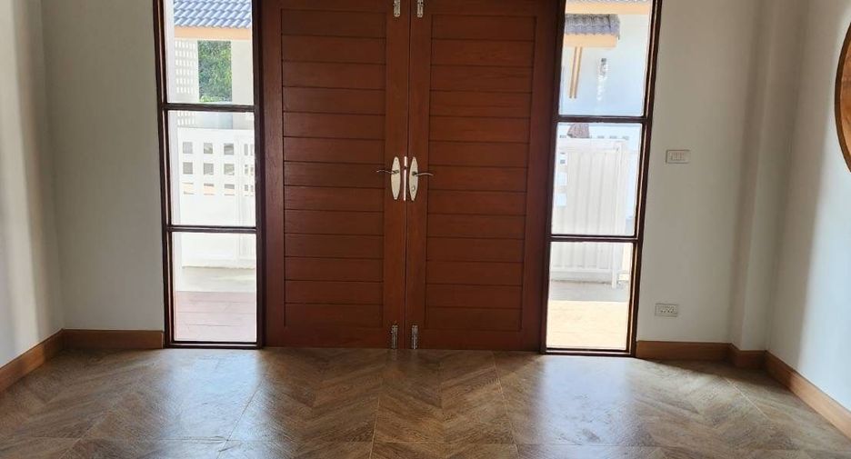 Casa en venta de 3 habitaciones en San Kamphaeng, Chiang Mai