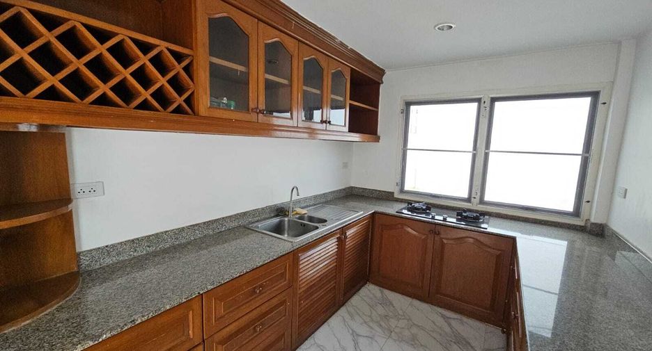 For sale 3 bedrooms villa in Bang Lamung, Chonburi