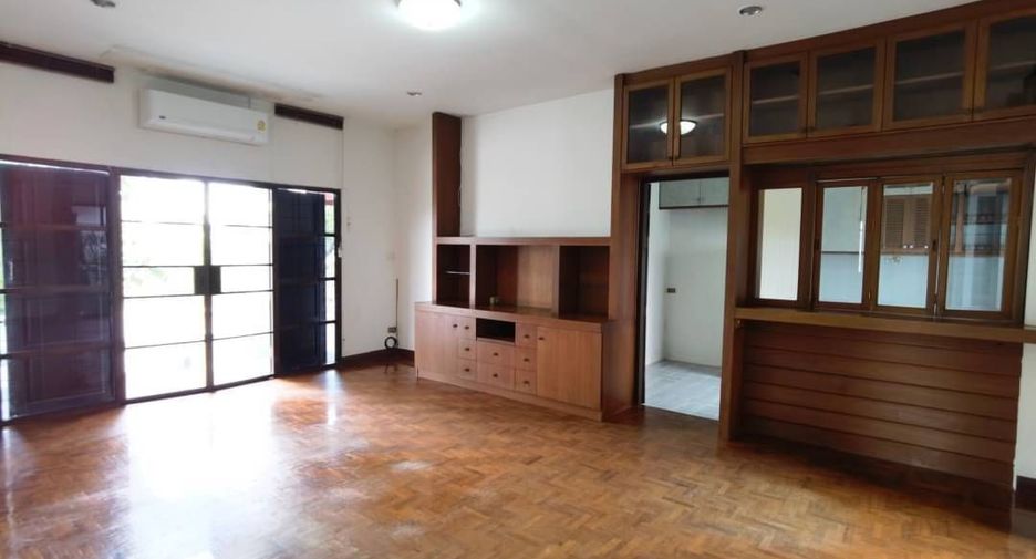 For sale 3 bedrooms house in Mueang Chiang Mai, Chiang Mai