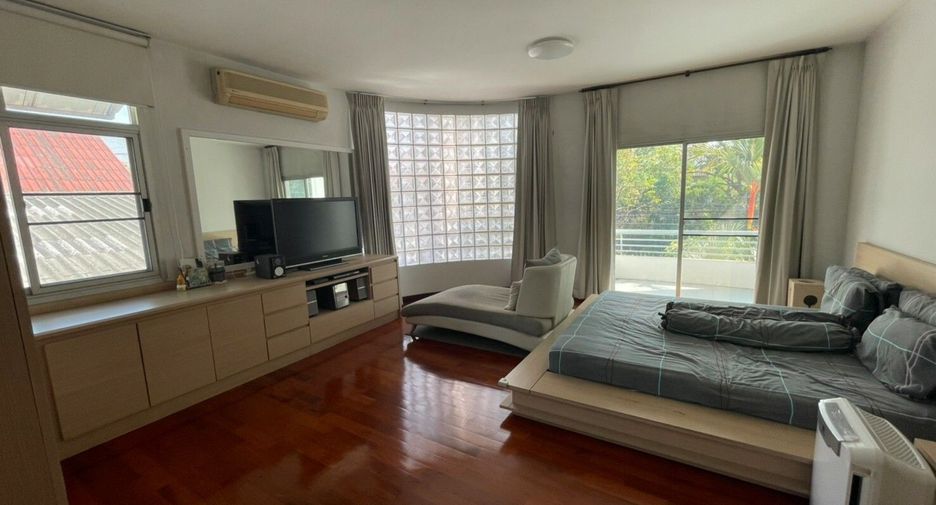 For sale 3 bedrooms house in Lat Phrao, Bangkok