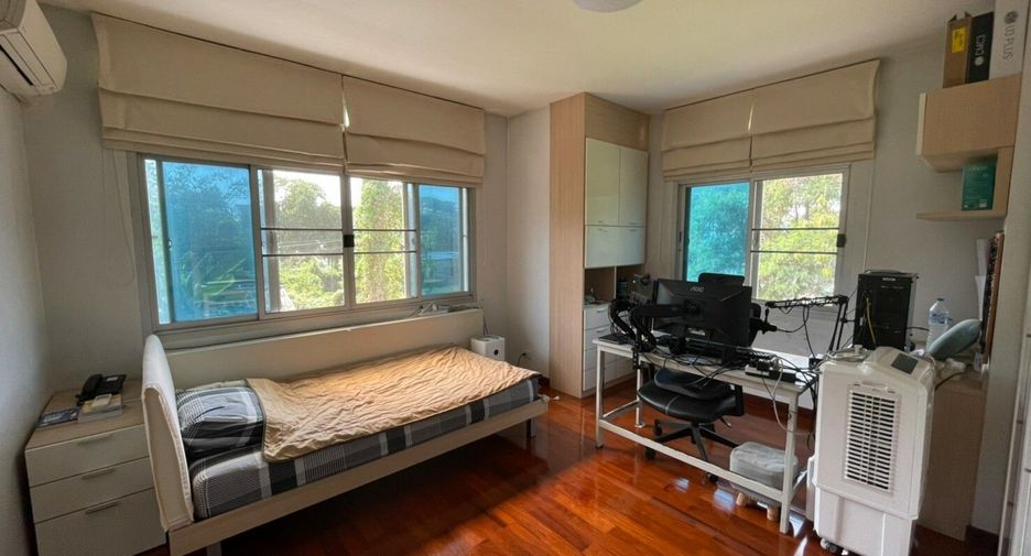 For sale 3 bedrooms house in Lat Phrao, Bangkok