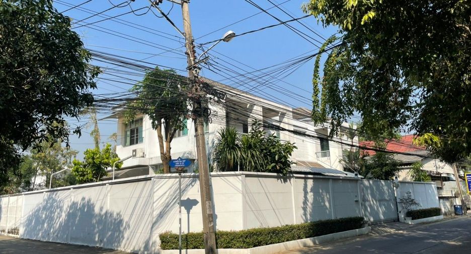 For sale 3 bedrooms house in Lat Phrao, Bangkok
