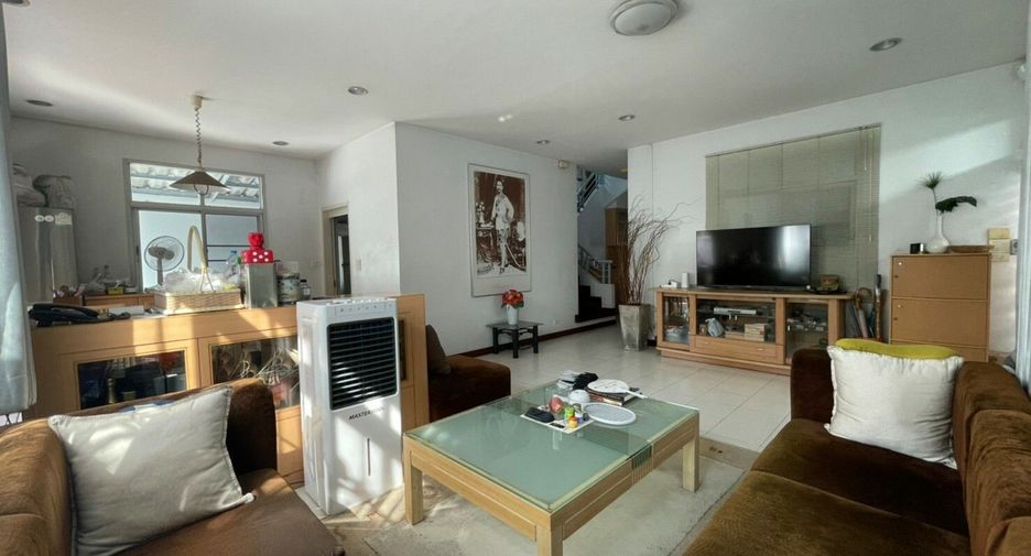 For sale 3 bedrooms house in Lat Phrao, Bangkok