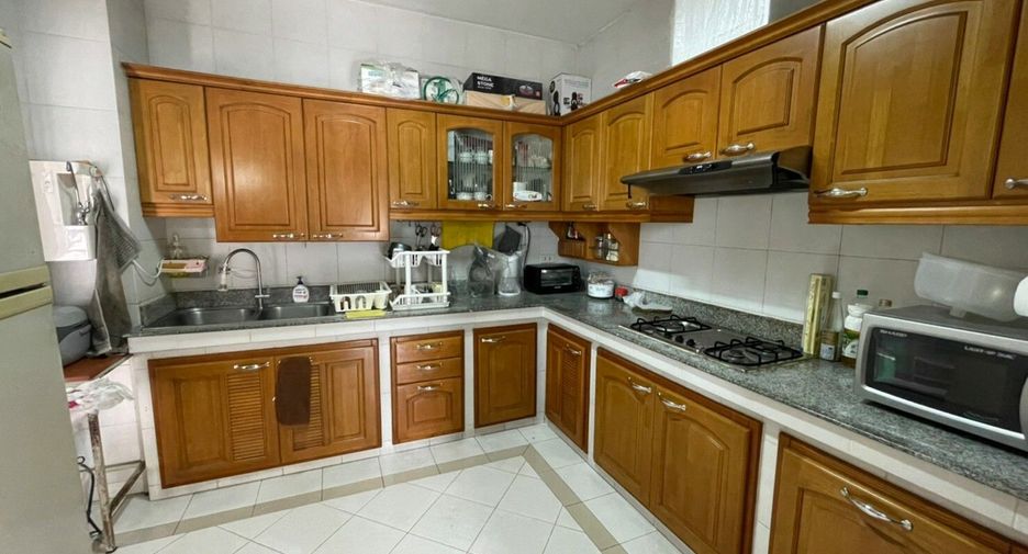 For sale 3 bedrooms house in Lat Phrao, Bangkok