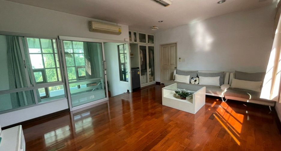 For sale 3 bedrooms house in Lat Phrao, Bangkok
