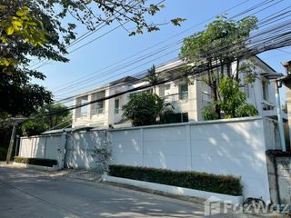 Haus zum Kauf mit 3 Zimmer in Lat Phrao, Bangkok