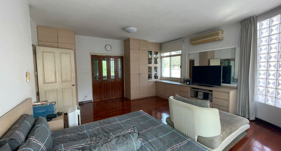For sale 3 bedrooms house in Lat Phrao, Bangkok