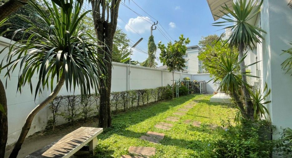 For sale 3 bedrooms house in Lat Phrao, Bangkok