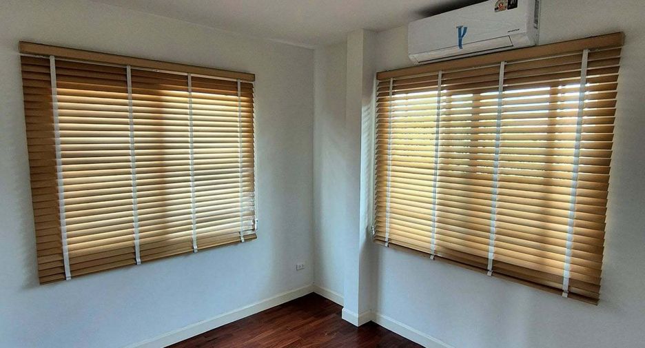 For rent 4 bedrooms house in Mueang Chiang Mai, Chiang Mai